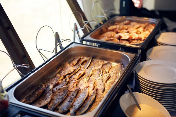 Харчування послуги фон з закусками на столі гостей в ресторані на вечірці подій — стокове фото