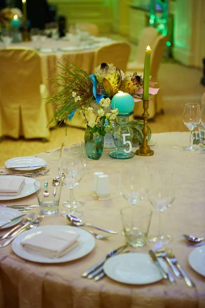 La cena di ricevimento di nozze di lusso apparecchiare — Foto Stock
