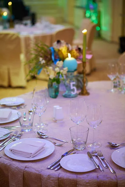 The luxury wedding reception dinner table setup — Stock Photo, Image