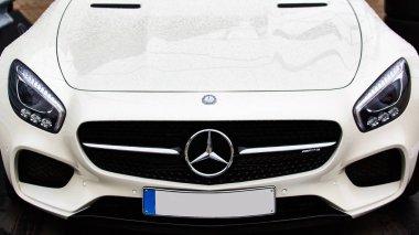 Kiev, Ukrayna - 4 Ekim 2016: Mercedes Benz yıldız deneyim. Test sürüşleri ilginç serisi. Mercedes Benz logosu