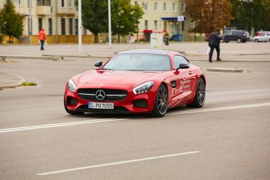 Kiev, Ukrayna - 4 Ekim 2016: Mercedes Benz yıldız deneyim. Test sürüşleri ilginç serisi