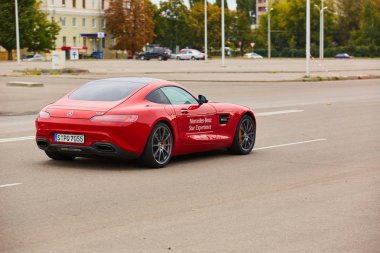 Kiev, Ukrayna - 4 Ekim 2016: Mercedes Benz yıldız deneyim. Test sürüşleri ilginç serisi