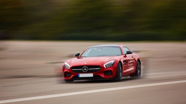 Kiev, Ukrayna - 4 Ekim 2016: Mercedes Benz yıldız deneyim. Test sürüşleri ilginç serisi