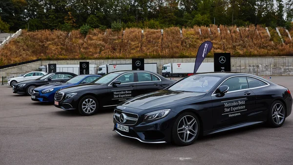 Kiev, Ucrânia - 4 de outubro de 2016: Mercedes Benz star experience. A interessante série de unidades de teste — Fotografia de Stock