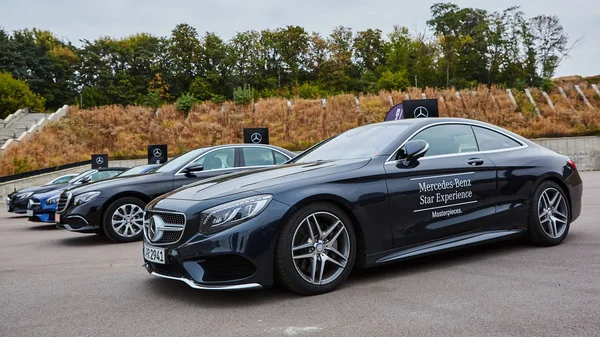 Kiev, Ukraine - OCTOBER 4, 2016: Mercedes Benz star experience. The interesting series of test drives — Stock Photo, Image