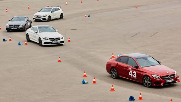 Kiev, Ucrânia - 4 de outubro de 2016: Mercedes Benz star experience. A interessante série de unidades de teste — Fotografia de Stock