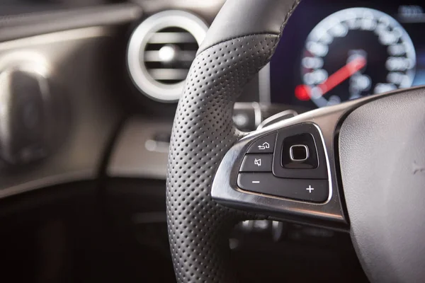 Control buttons on the steering wheel of a car — Stock Photo, Image