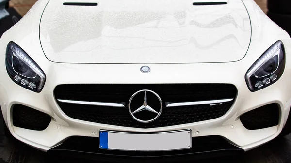 Kiev, Ukraine - OCTOBER 4, 2016: Mercedes Benz star experience. The interesting series of test drives. Mercedes Benz logo — Stock Photo, Image