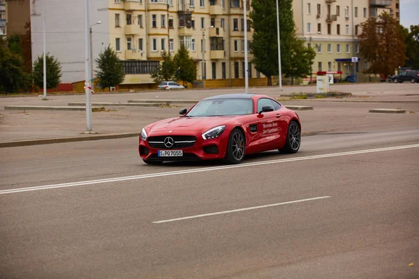 Kiev, Ucraina - 4 ottobre 2016: Mercedes Benz star experience. L'interessante serie di test drive — Foto Stock