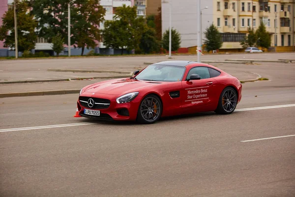 Kiev, Ucrania - 4 de octubre de 2016: Mercedes Benz star experience. La interesante serie de pruebas de manejo — Foto de Stock