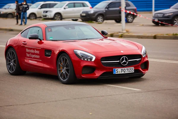 Kiev, Ucraina - 4 ottobre 2016: Mercedes Benz star experience. L'interessante serie di test drive — Foto Stock