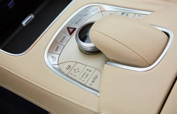 Detail van modern autointerieur, versnellingsbak — Stockfoto