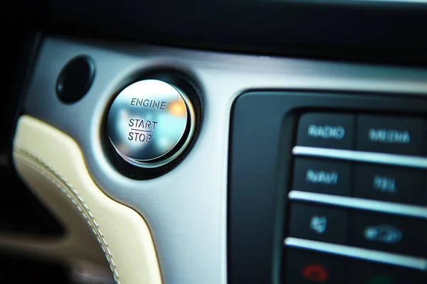 Démarrer arrêter moteur moderne nouveau bouton de voiture — Photo
