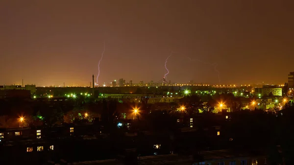 Lightning strike in the city Kyiv. Storm outside. Thunderstorm with lightning in the city. Moment lightning — Stock Photo, Image