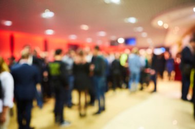 Basın toplantısında olay, iş kavramı soyut bulanık insanlar