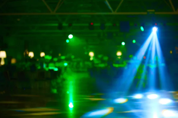 Luci sfocate sul palco, immagine astratta di illuminazione concerto — Foto Stock