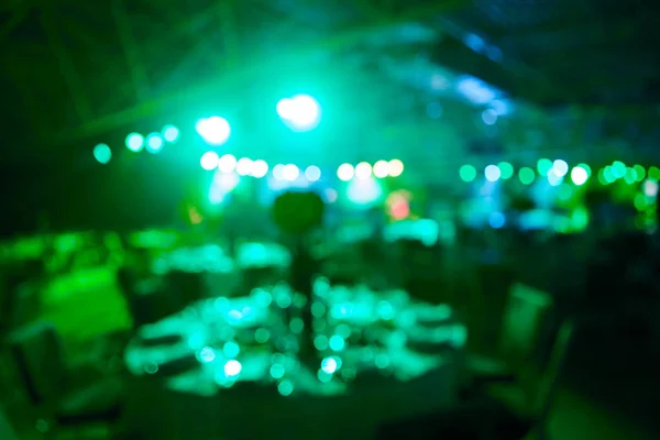 Onscherpe achtergrond van de gebeurtenis concert verlichting op Congreshal — Stockfoto
