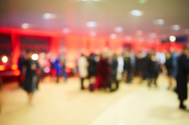 Basın toplantısında olay, iş kavramı soyut bulanık insanlar