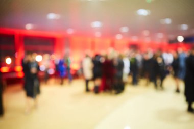 Basın toplantısında olay, iş kavramı soyut bulanık insanlar