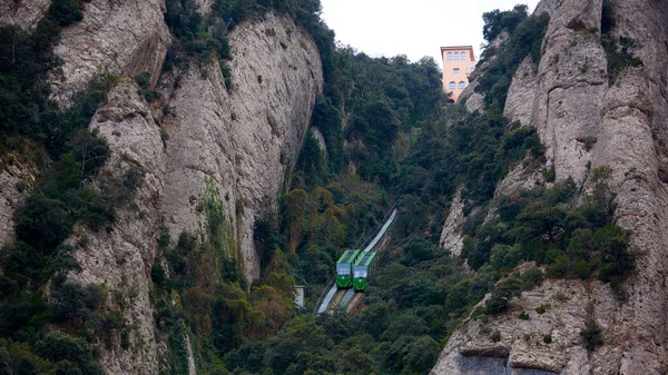 Montserrat mountain funicular to Santa Cova. The Benedictine abbey Santa Maria de Montserrat in Monistrol de Montserrat, Spain. — Stock Photo, Image