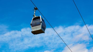 Teleferik arasındaki sahil ve Montjuic hill, Barcelona, İspanya