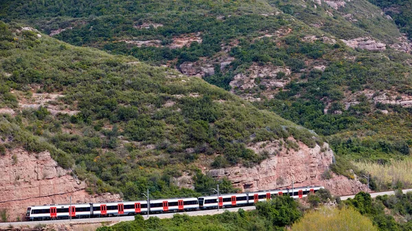 The train in mountain near Santa Maria de Montserrat Abbey. — Stock Photo, Image