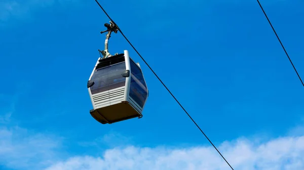 Cable car between coast and Montjuic hill, Barcelona, España —  Fotos de Stock