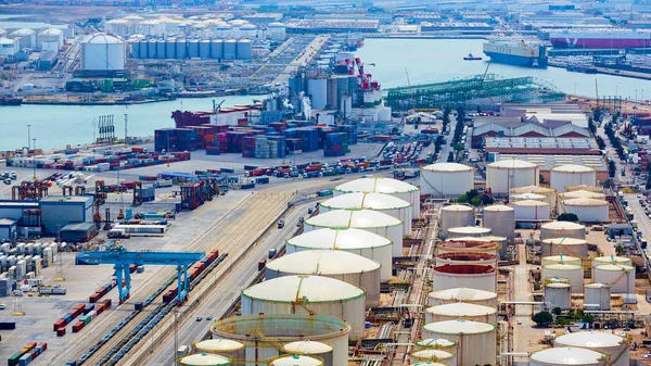 Барселона, Іспанія-8 квітня 2019: промисловий порт для вантажних перевезень і глобального бізнесу. — стокове фото