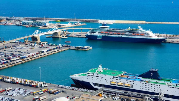 Barcelona, Spanyolország-április 8, 2019: ipari kikötő teherszállítás és a globális üzleti. — Stock Fotó
