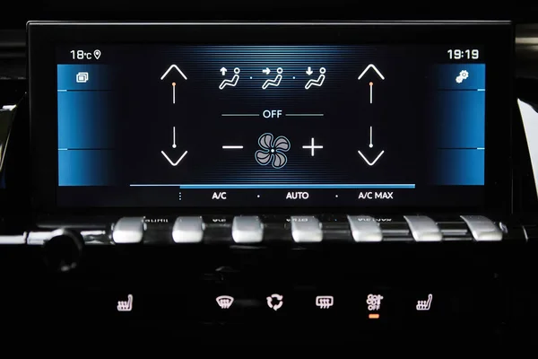 Foto de primer plano del sistema de control climático del coche de trabajo. aire acondicionado automático — Foto de Stock