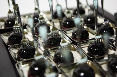 Çim jöle veya Mesona chinensis. O şeker ile yaşlı ve hafif okside sapları kaynatma tarafından yapılmış yapılmış Güneydoğu Asya tatlı olduğunu.