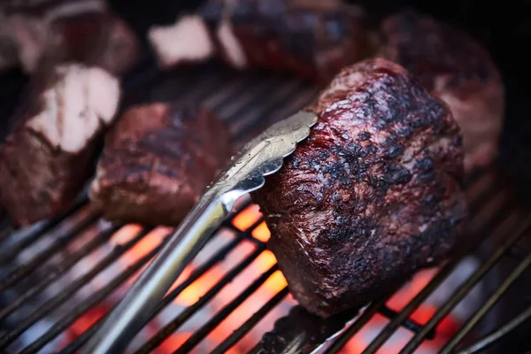 Roast beef at barbecue. Low temperature grilling barbecue. — Stock Photo, Image