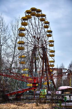 Pripyat 'ın hayalet kasabasında eski dönme dolap. Çernobil Nükleer Santrali 'ndeki kazanın sonuçları