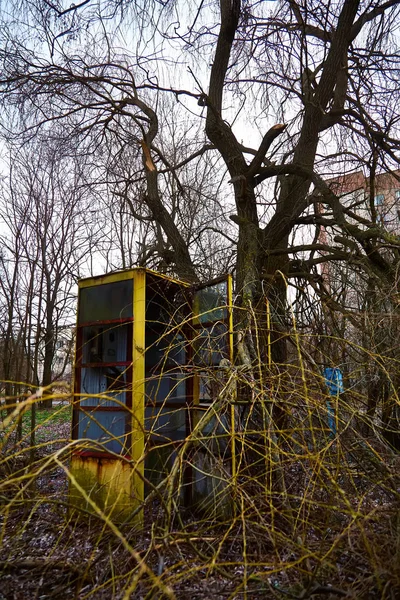 Phone box. Chernobyl area. Exclusion Zone. Nuclear danger. Ghost City Pripyat. Lost place. Ukraine. CCCP. Chernobyl zone. — Stock Photo, Image