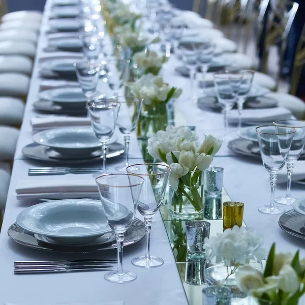 Beautifully organized event. Served festive table ready for guests. — Stock Photo, Image