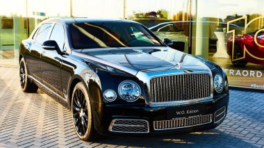 Kyiv, Ukrayna - 02 Ekim 2019: Bentley Mulsanne arabası Kiev 'de araba galerisinde.