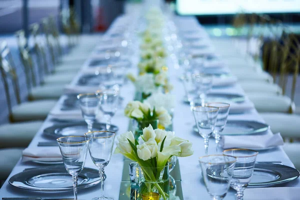 Elegance table set up with lotus flowers, selective focus. — Stock Photo, Image