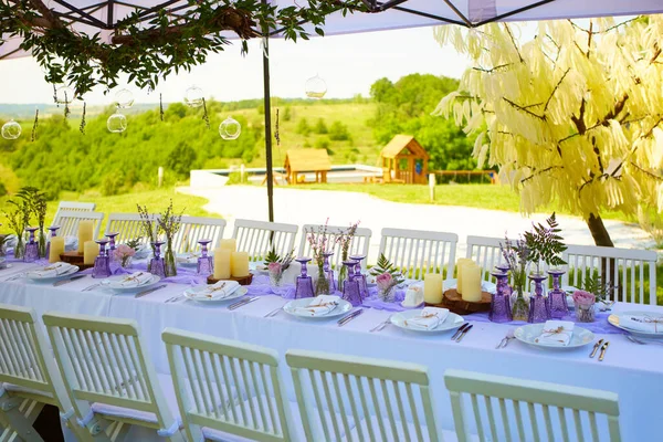 Asztal készlet esküvő vagy más catered esemény vacsora. — Stock Fotó