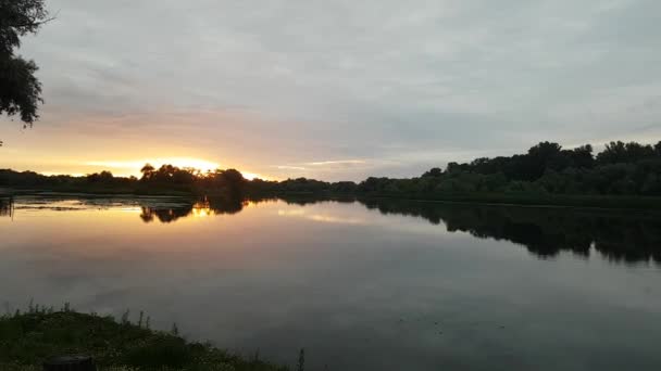 Beautiful morning river landscape at dawn, zoom out timelapse. — Stock Video