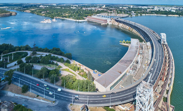 Полет над гидроэлектростанцией на Днепре