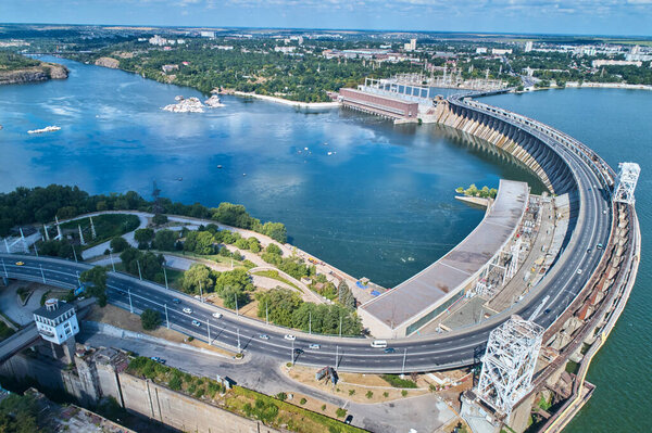 Полет над гидроэлектростанцией на Днепре