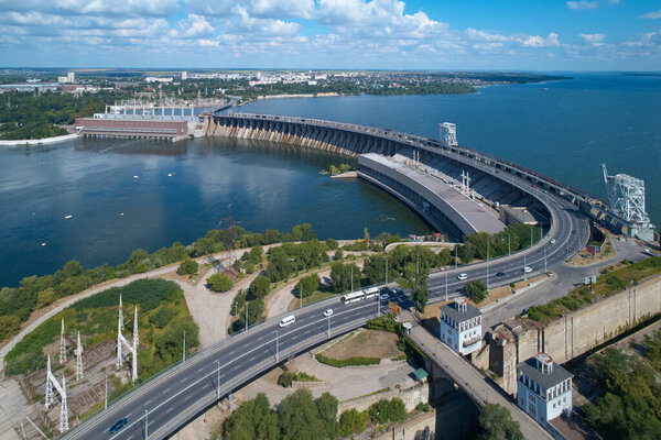 Полет над гидроэлектростанцией на Днепре