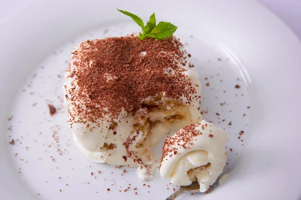 Tiramisú casero, un postre italiano tradicional. Dof poco profundo. —  Fotos de Stock