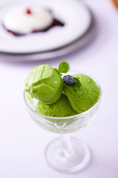 绿茶冰绿色。浅色的dof — 图库照片