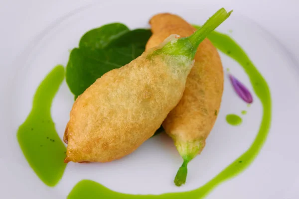 The Flowers deep fried zucchini. Shallow dof — Stock Photo, Image