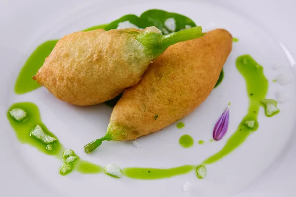 The Flowers deep fried zucchini. Shallow dof — Stock Photo, Image