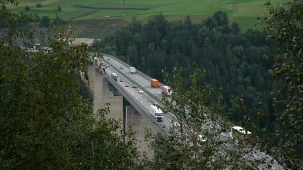 Célèbre Pont Europe Avec Des Véhicules Passage Autoroute Brenner Pass — Video