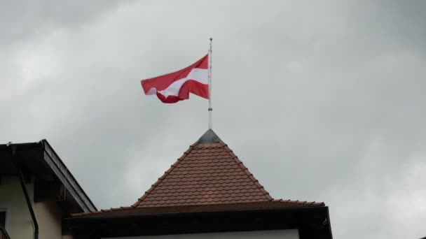 Blowing Austrian Flag Top Luxury Hotel Famous Achensee Austria Clouds — Αρχείο Βίντεο