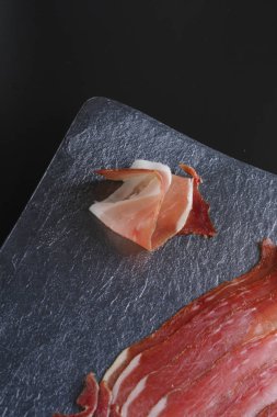 Prosciutto, jamon taş zemin üzerine