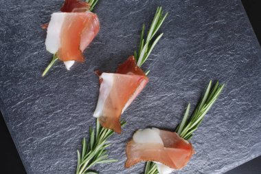 Prosciutto, jamon taş zemin üzerine